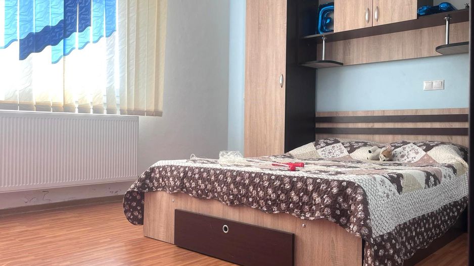Priveliste frumoasa! Vanzare casa cu 3 camere in Sotanga! - Poză 12
