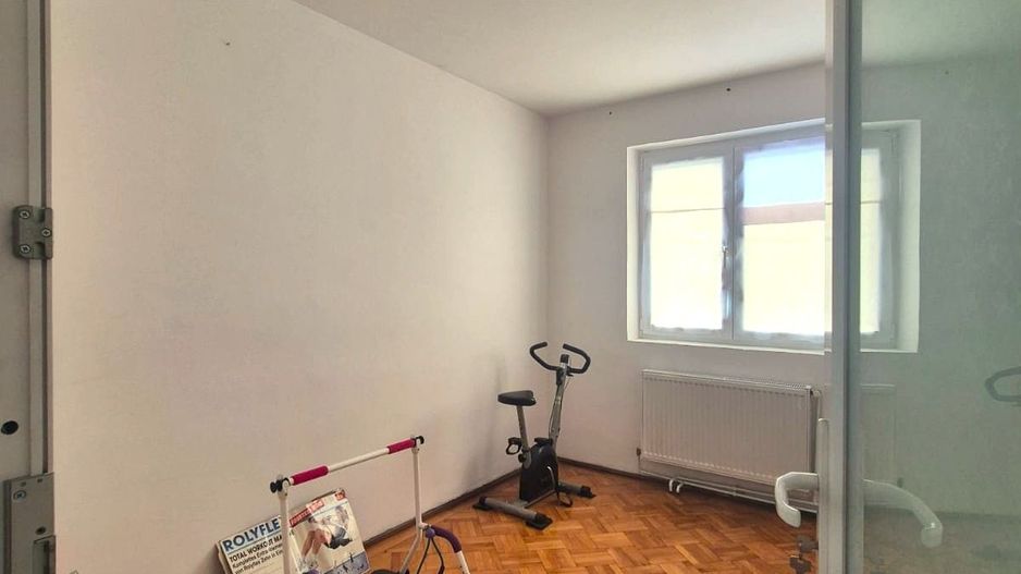 Casă pretabilă investiție, spațioasă, singur în curte, 600 mp teren - Poză 17