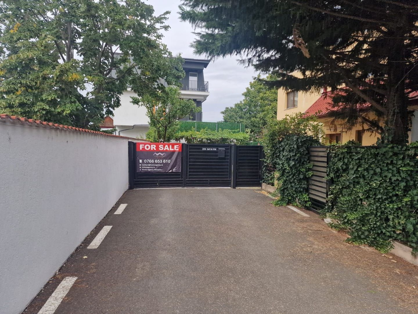 Casă individuală P+1+M cu garaj și terase spațioase – Otopeni Central - Poză 2