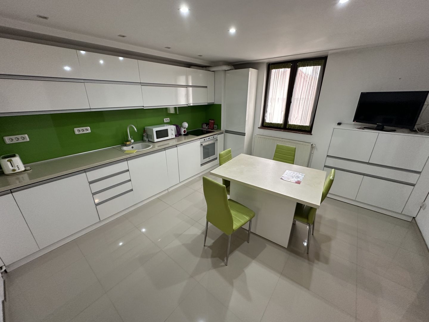 Apartament cu 3 camere în zona P-ta Unirii - Poză 6