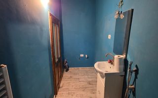 1 camera | centrala proprie | curte generoasa | zona excelenta | - Poză 8