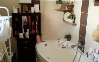 Apartament la casa, curte interioară,  foișor cu grill. - Poză 5