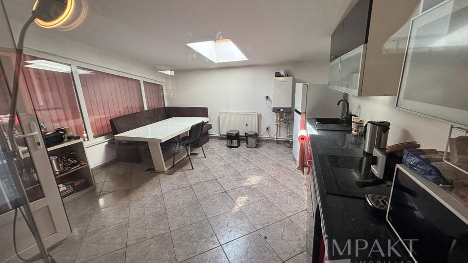 De vansare cladire birouri Floresti 1330 mp - Poză 4