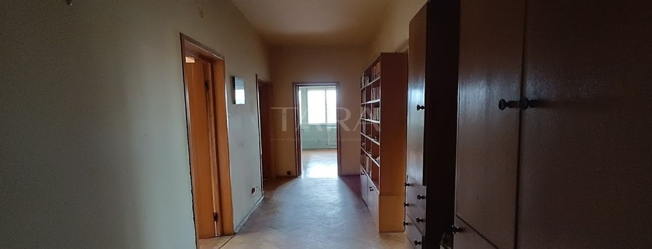 Apartament generos cu 4 camere și garaj inclus, zona Centrala - Poză 1