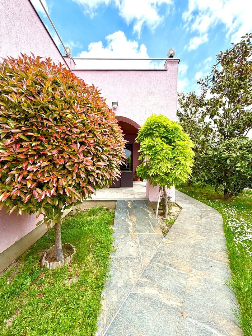 Vila cu 4 camere cu lift, jacuzzi și terasă panoramică tip penthouse - Poză 1