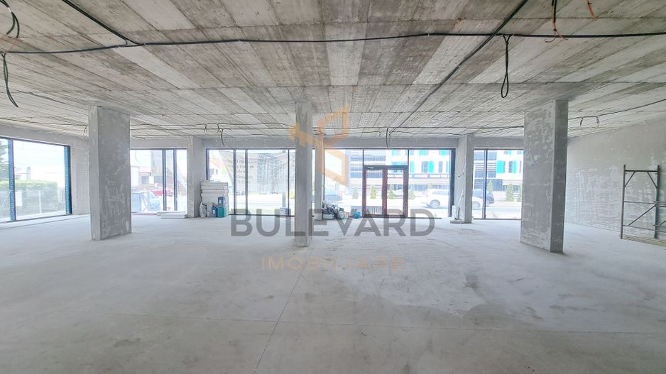 Cladire comerciala situata la drum intens circulat, 1365 mp utili + 20 parcari - Poză 16