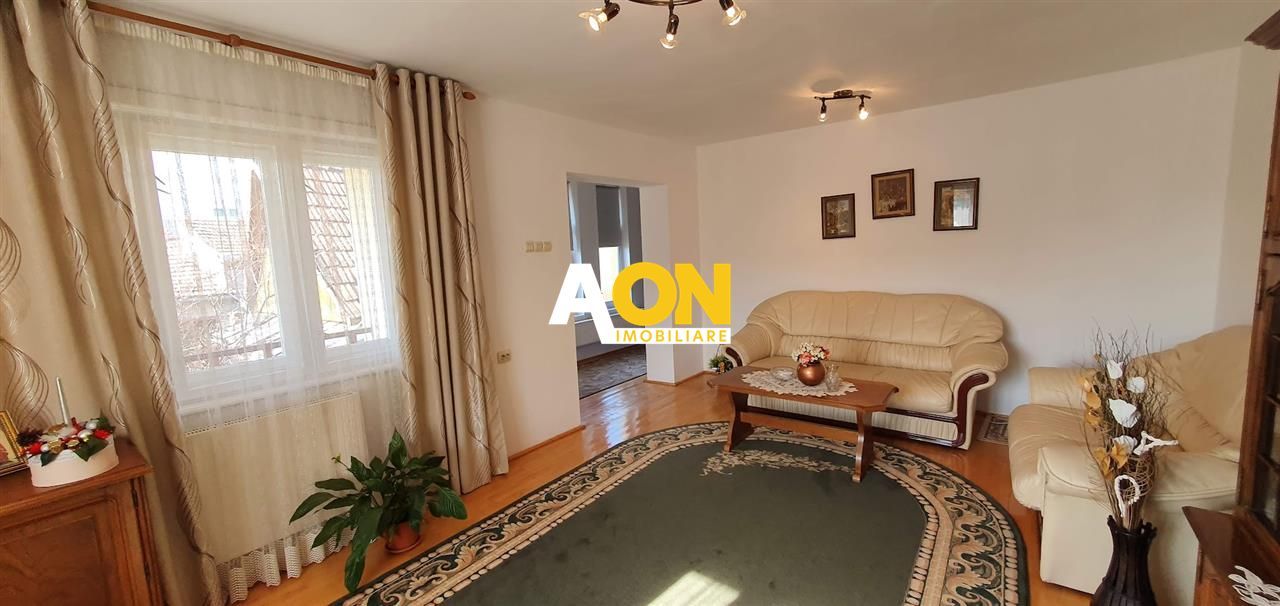 1/2 Duplex 4 camere cu garaj 462 mp teren la asfalt zona Centru - Poză 6