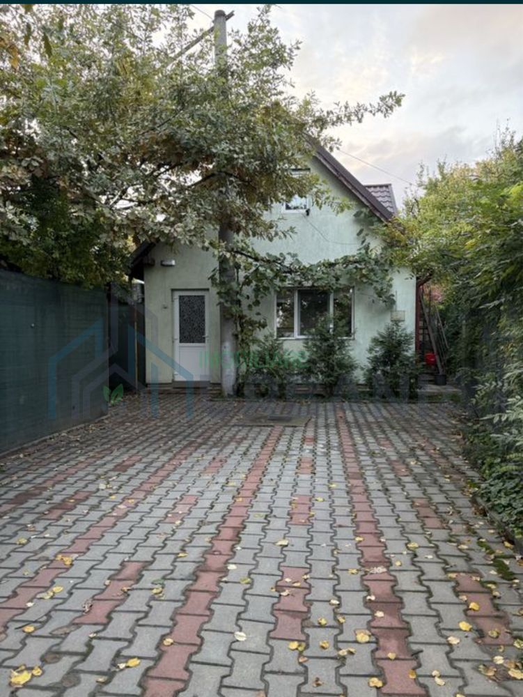 Casa cu 2 camere, curte și parcare, în zona Pod Bucium, Iași - Poză 1