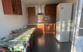 Casă de vânzare – Strada Crinului - Poză 6