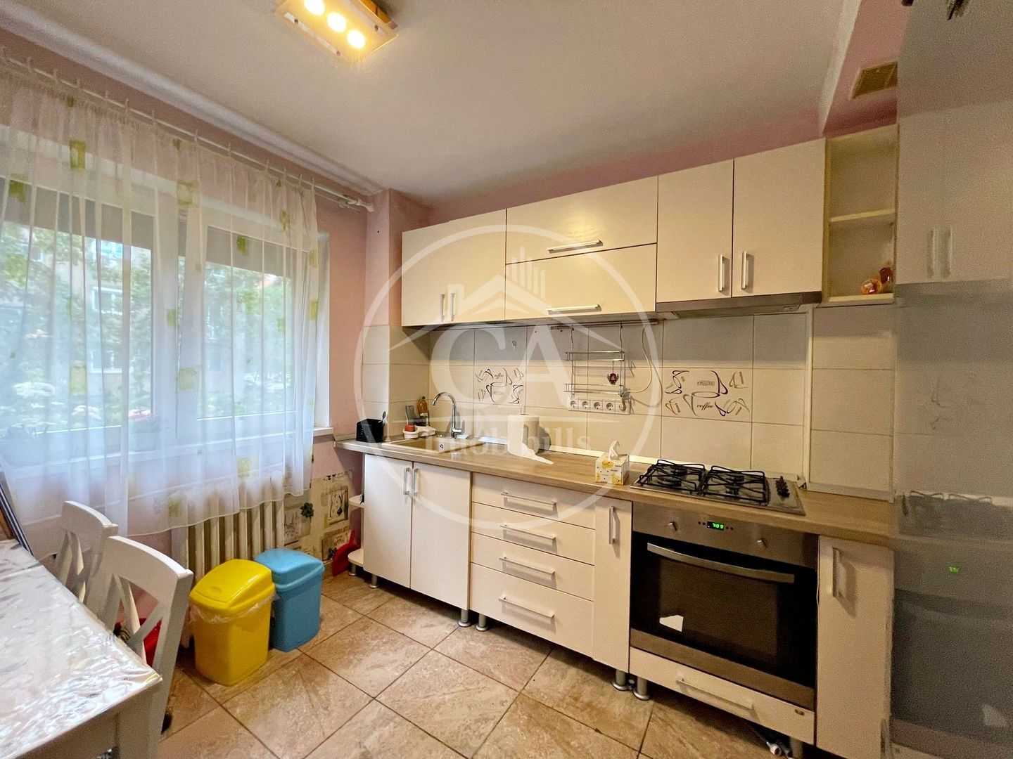 Apartament de închiriat cu 3 camere în zona Rogerius, Oradea - Poză 1