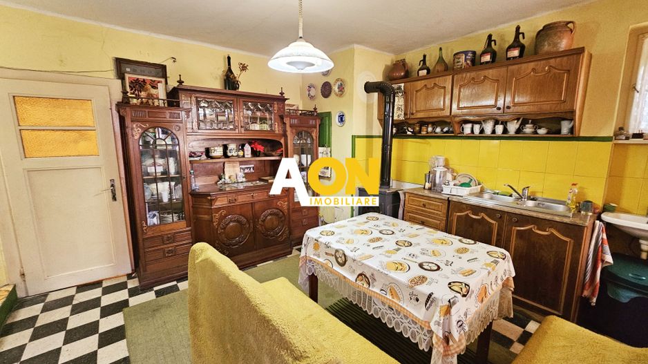 Casa situata in imediata apropiere a Cetatii - Poză 19