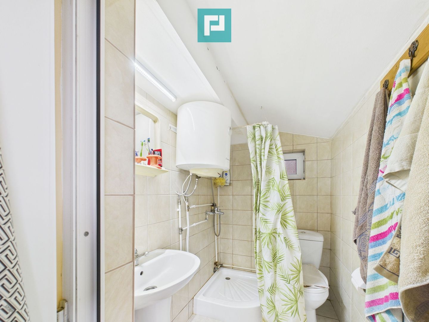 Casă cu 2 corpuri și 3 camere în Nădab - Poză 8