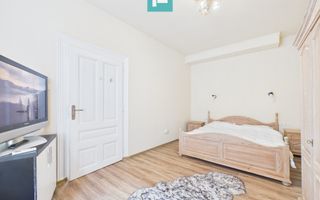 Apartament ultracentral, renovat, cu garaj - Poză 3