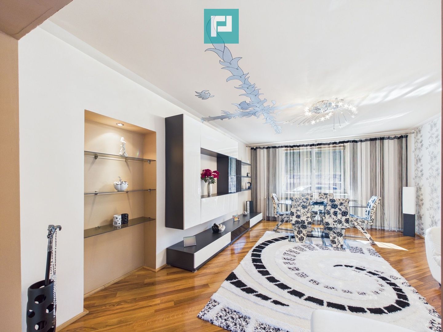 Casa cu potential multiplu in Curtici - Poză 7