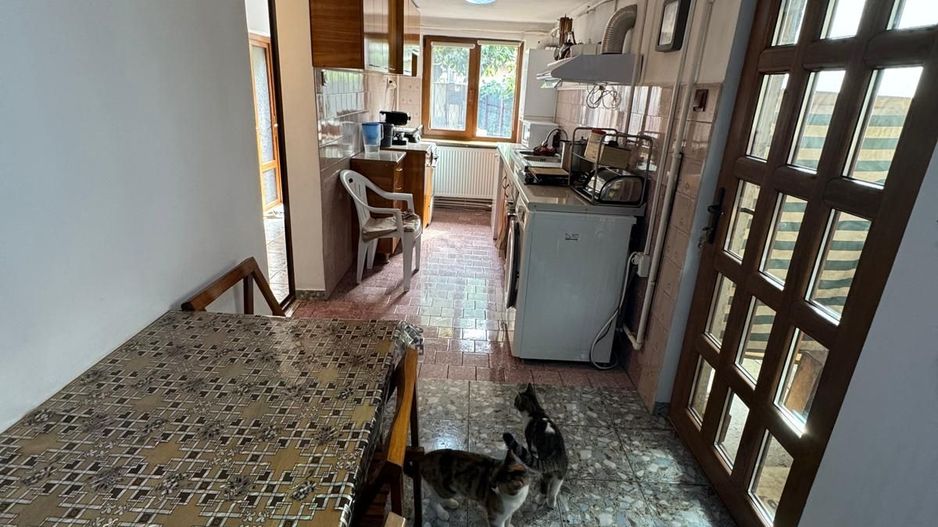 Casă cu 4 camere de vânzare – Str. I. C. Brătianu - Poză 3