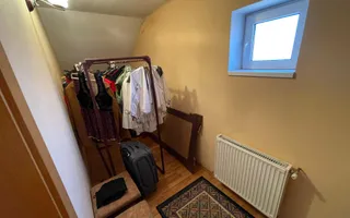 Casă cu 6 camere, teren 912 mp, garaj dublu, în zona Cetate-Schit - Poză 11