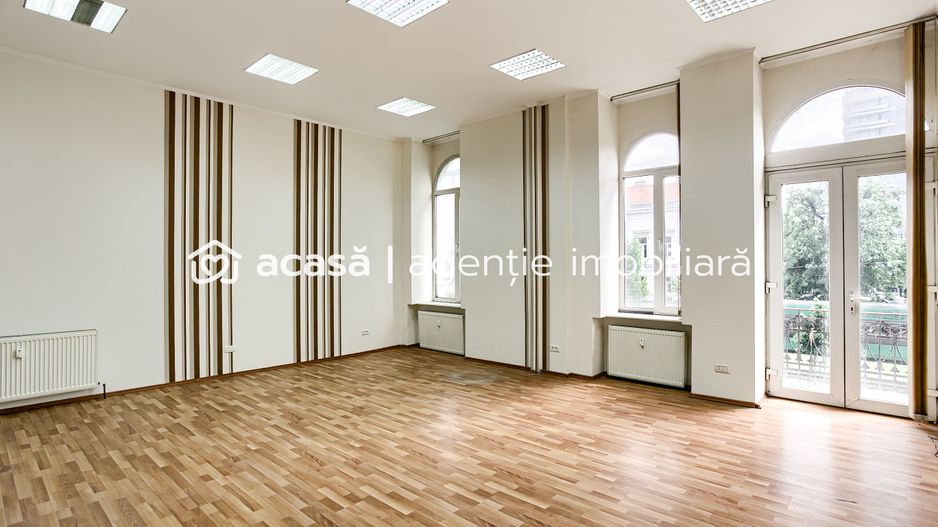 Birou la etajul 1 în zonă ultracentrală - Poză 1