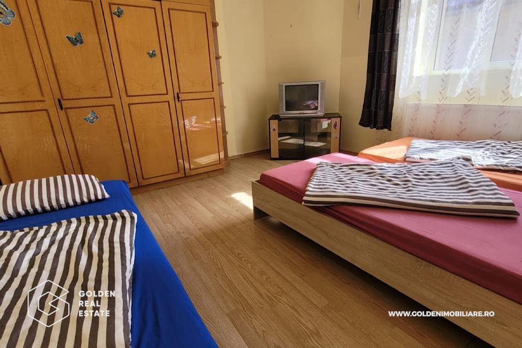 Casa tip duplex cu mult spatiu interior, 8 camere, zona Gai - Poză 3