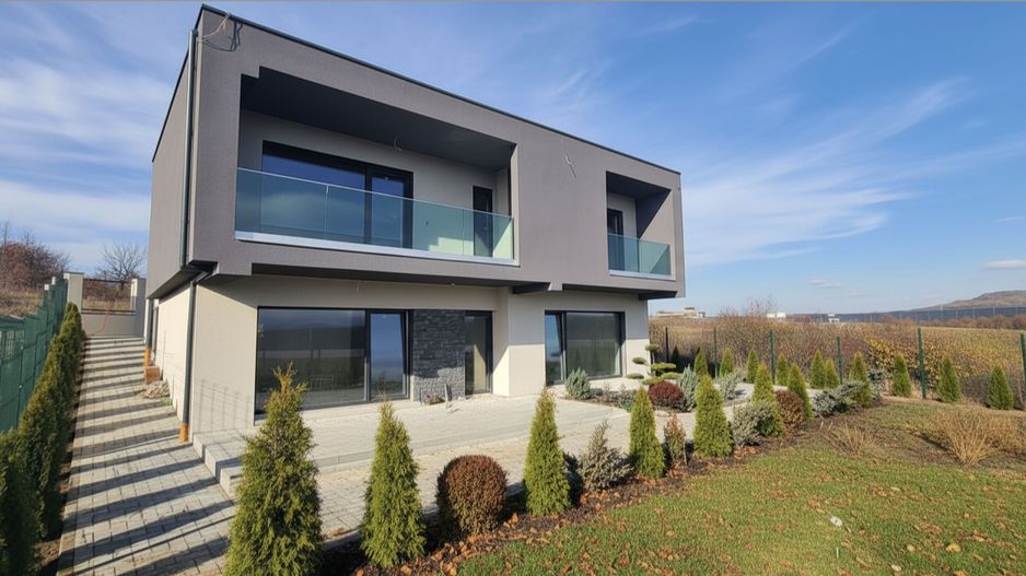 Casa individuala LA CHEIE (partial mobilata) Selimbar Sibiu - Poză 2