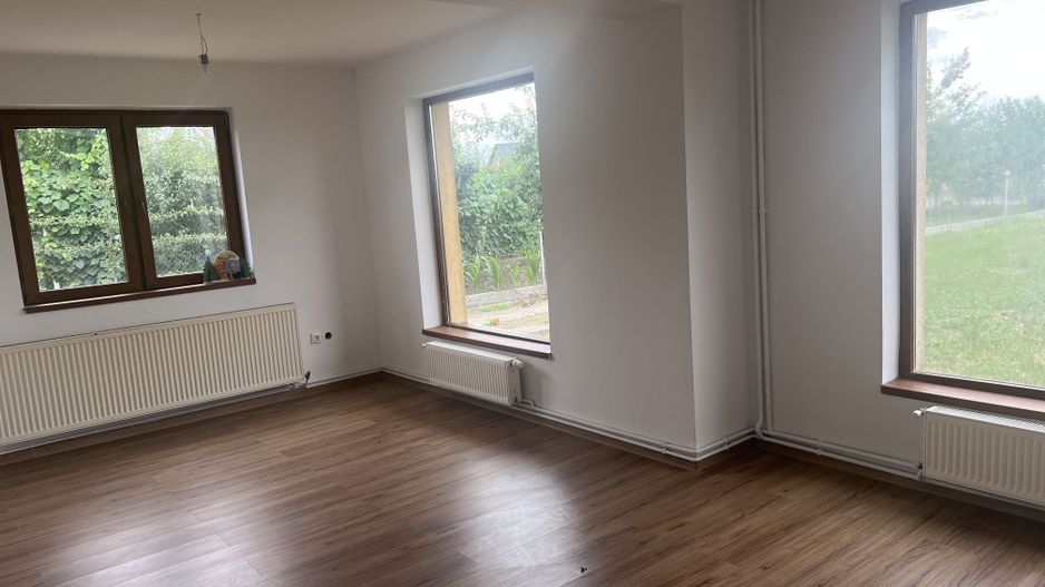 CASA DE VANZARE IN CARTIERUL PRIMAVERII -GIARMATA MARE - Poză 12