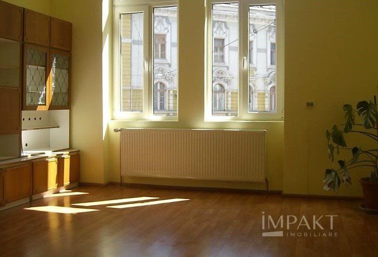 Apartament cu 4 camere, semidecomandat, in zona Marty Horea! - Poză 2