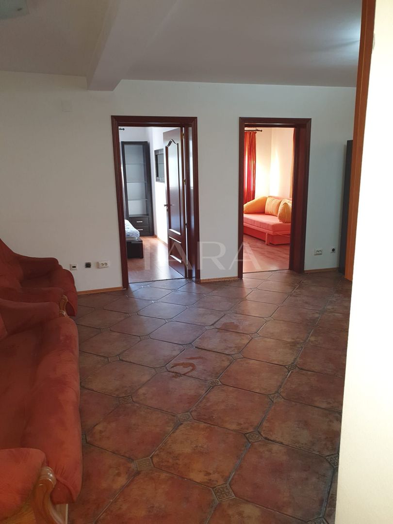 Apartament cu 3 camere în Gruia – liniște, verdeață și garaj! - Poză 5