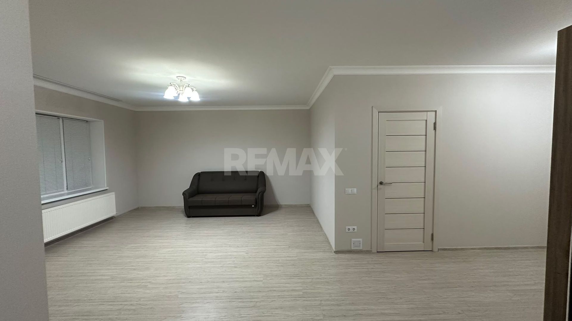 De vinzare Apartament 2 camere si balcon + living cu logie - Poză 23