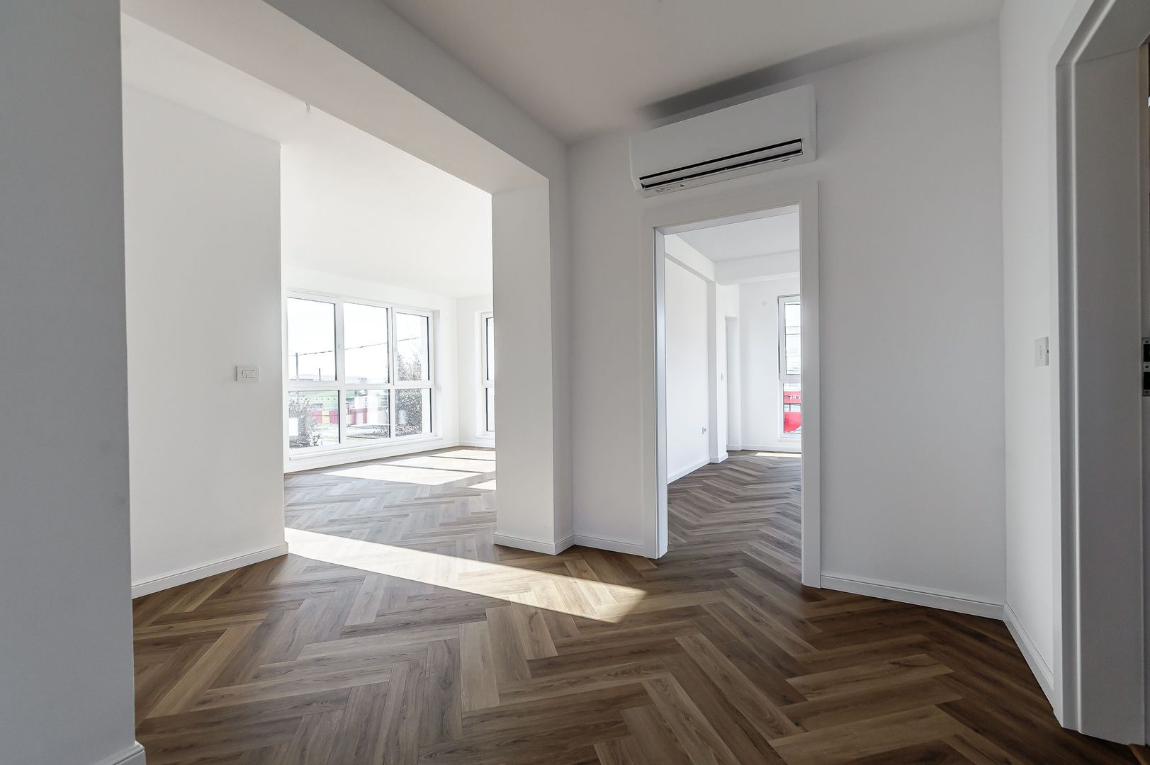 Clădire nouă P+2 cu showroom și birouri în Arad - Poză 12