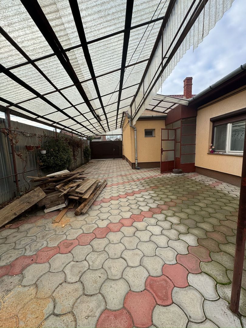 De vânzare Casă în Grădiște, curte + grădină proprie generoasă Arad - Poză 2