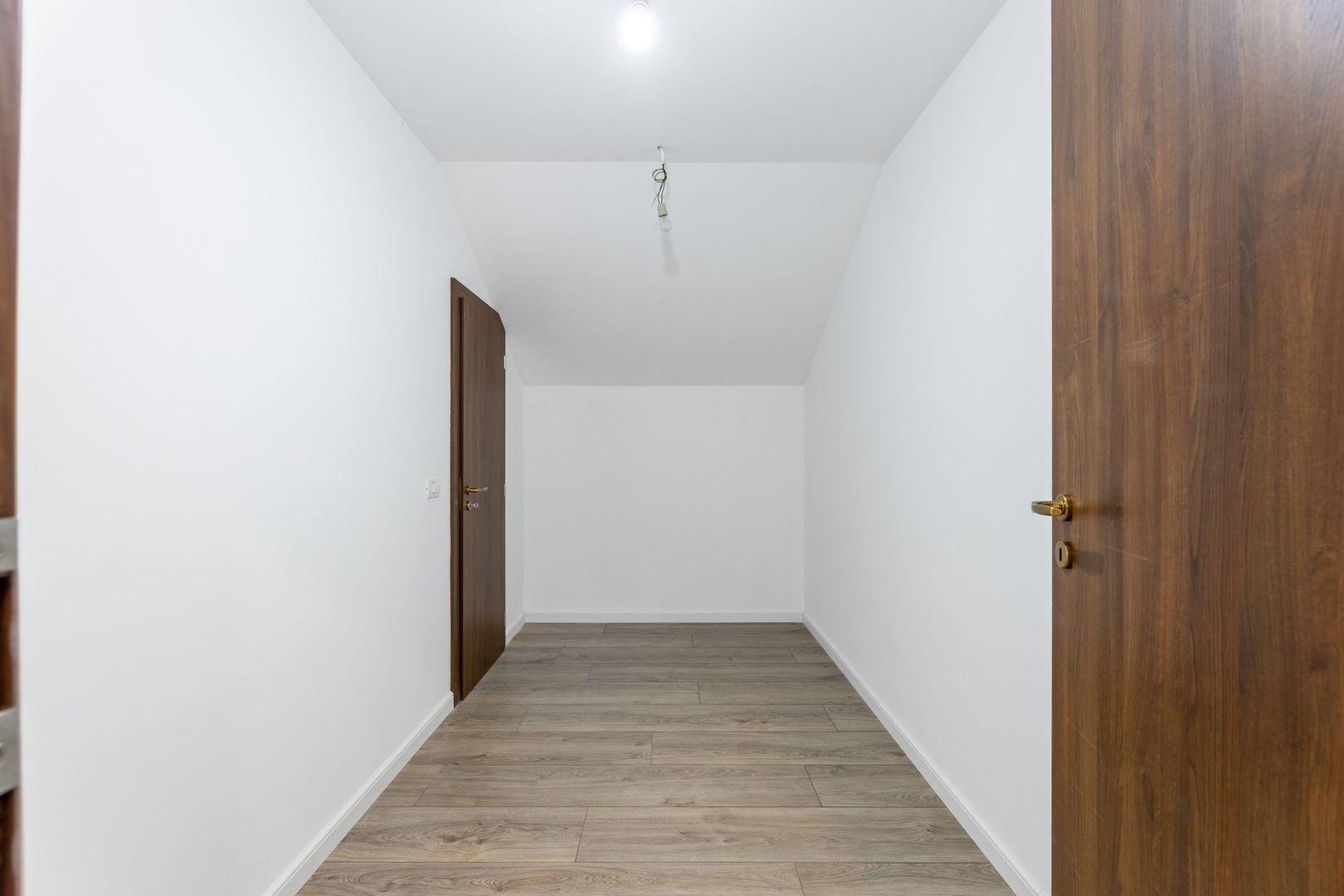 Eleganta, Confortul, Calitatea, liniste Vila P+M Garaj Pecica Arad - Poză 6