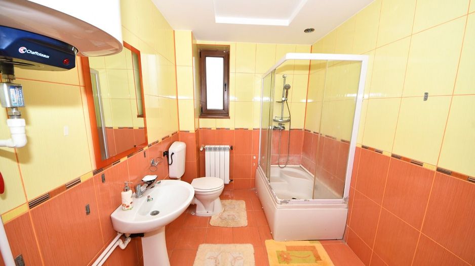 Vila spatioasa, constructie solida, zona micro 17 – Galati - Poză 46