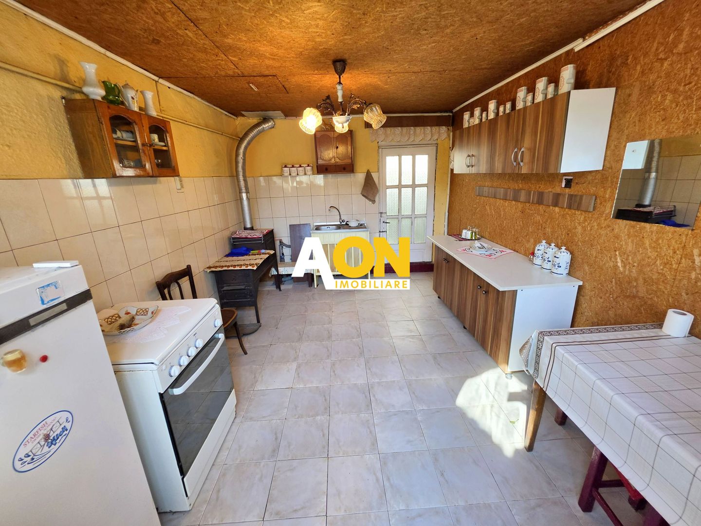 Casa traditionala, 3 camere, la asfalt, 1685 mp teren, Ciugud - Poză 12