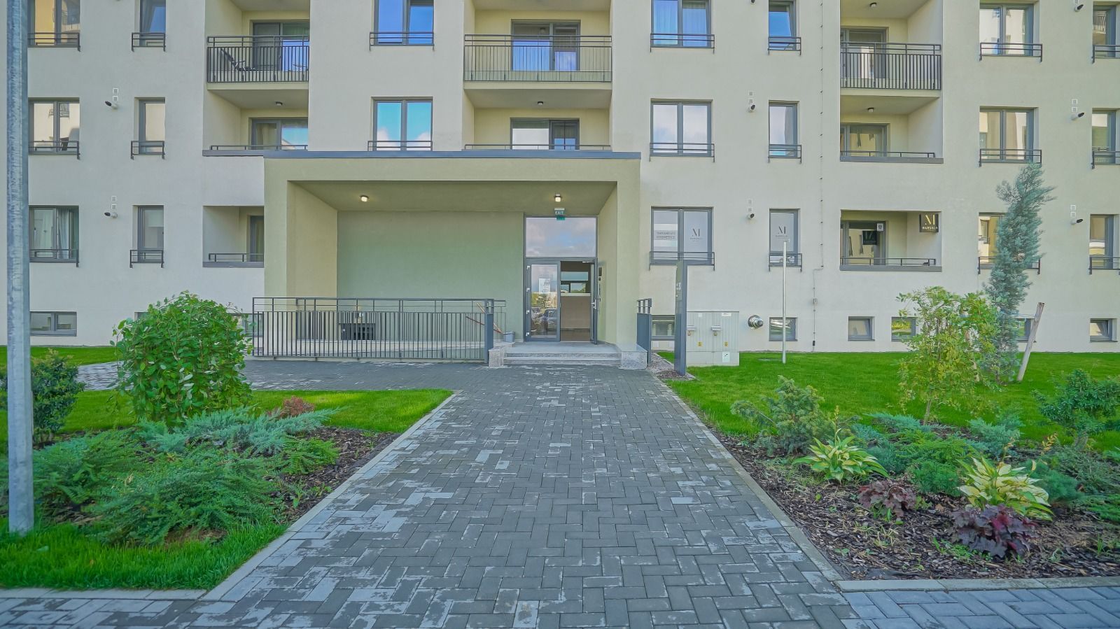 Coresi Urban Vibe | Apartament modern cu vedere directă la pietonală - Poză 10