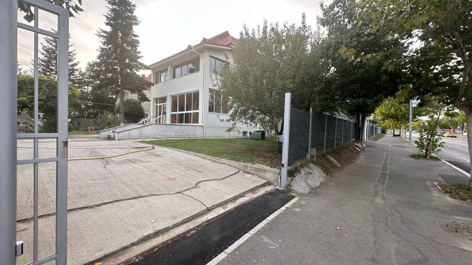Oferim spre închiriere o proprietate de excepție zona Sisesti - Poză 41