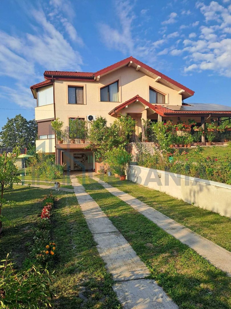 Proprietate generoasă în Bucium, Iași – casă de 300 mp cu teren și construcții secundare - Poză 7