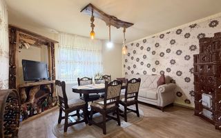 Casă cu 2 anexe transformate în locuințe, teren generos de 9 ari – Groși - Poză 2