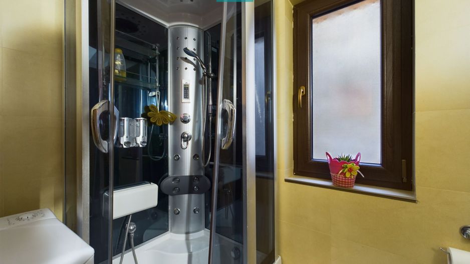 Vilă spațioasă cu 8 camere, Grădiște - Poză 10