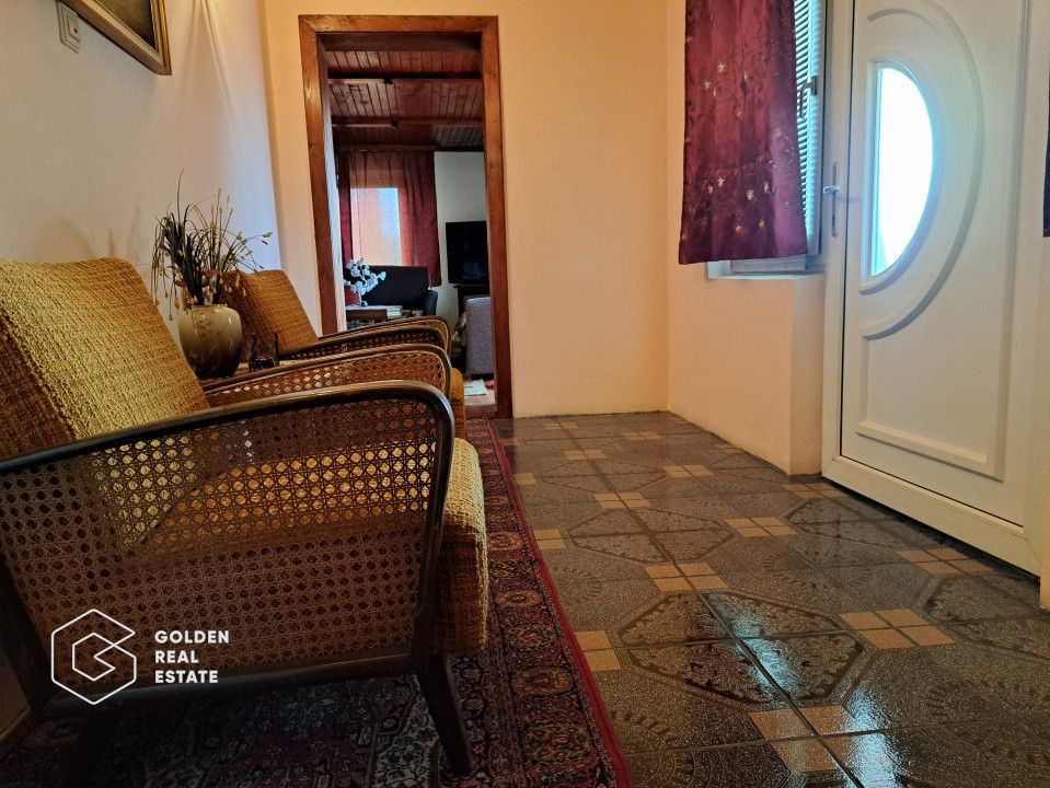 Casa mare cu 2 spatii comerciale, in Faget - Poză 8