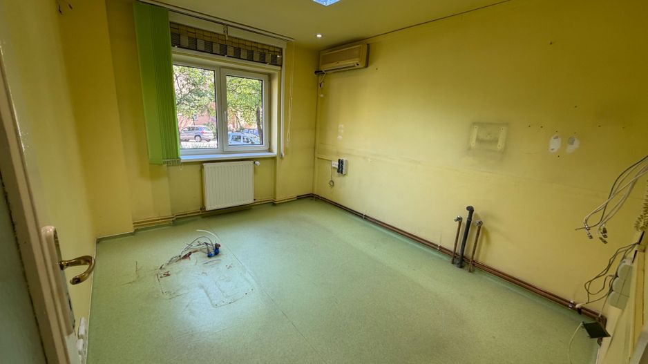 Spațiu parter cu destinație mixtă, zona fostă Lidia – 67 mp - Poză 1