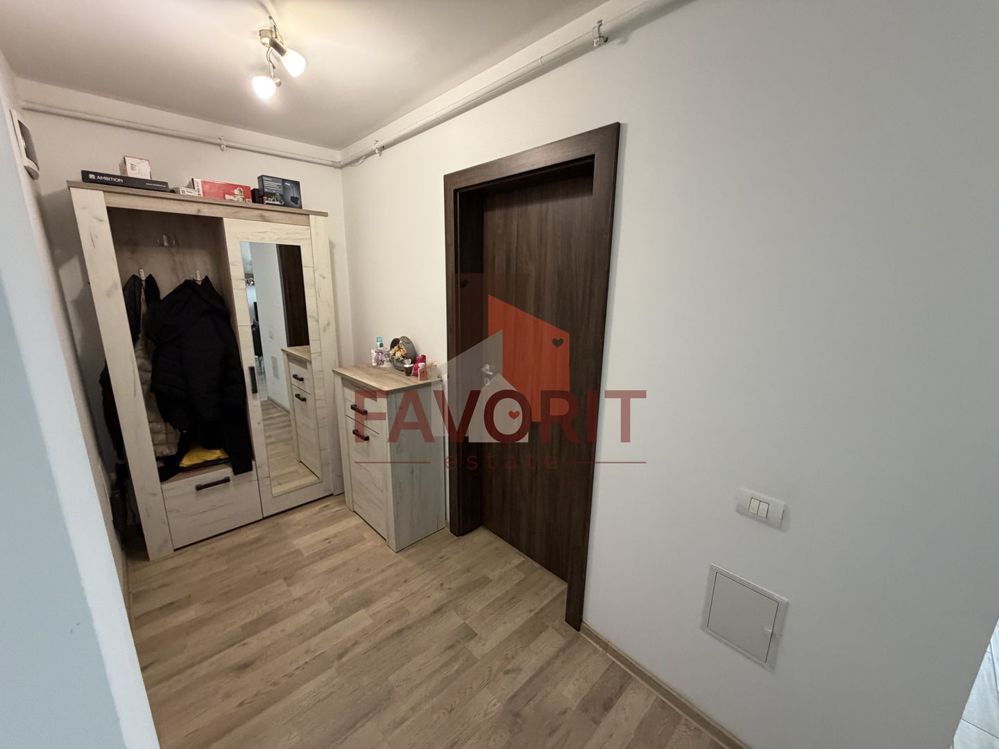 Spatios. Mobilat si utilat. Pozitie excelenta. - Poză 15