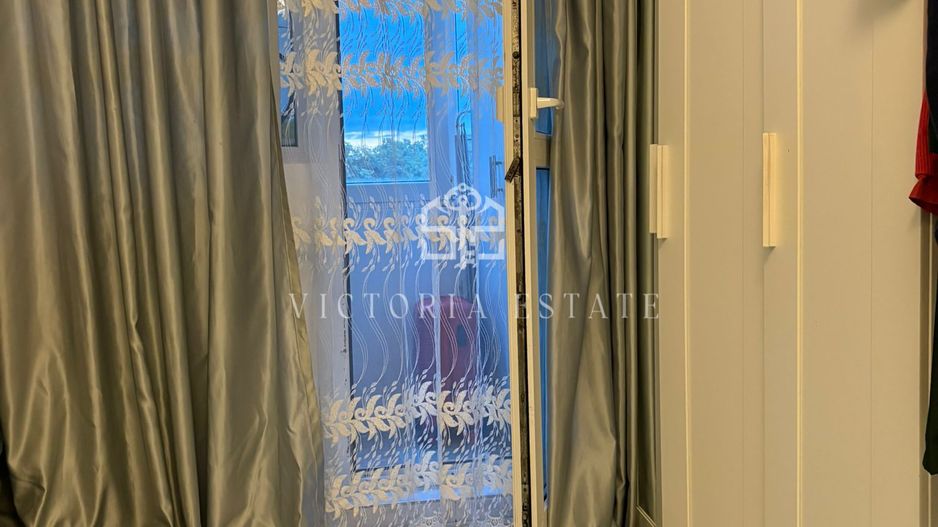 Vând apartament cu 2 camere în Vest - Poză 9