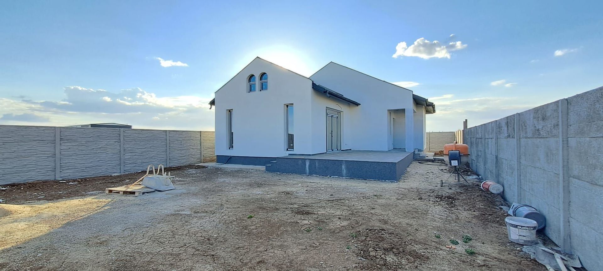 Casa individuala Dragomiresti Deal, utilitati, statii STB la 700 metri - Poză 1