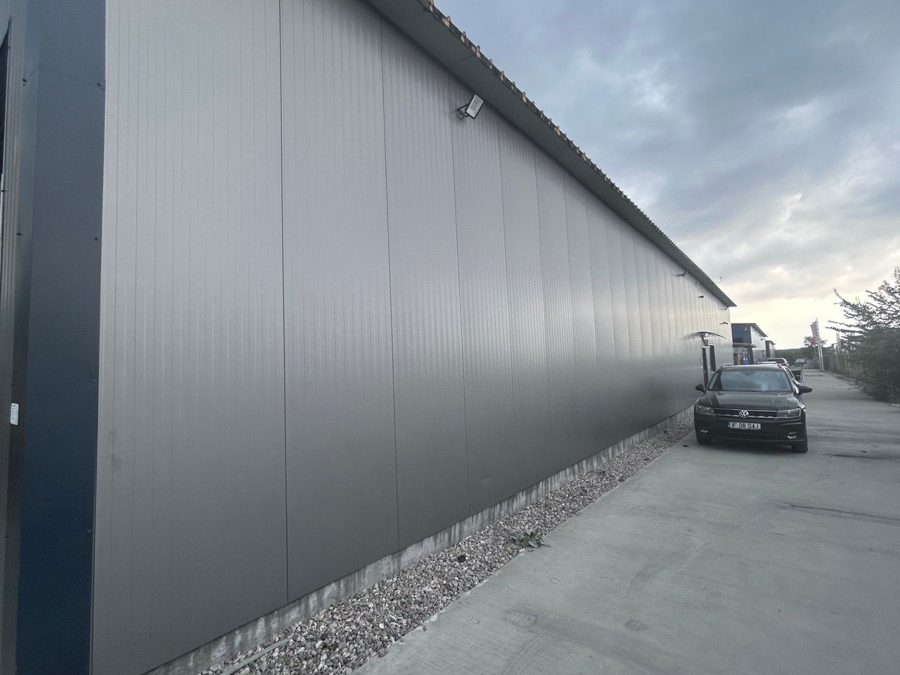 HALĂ INDUSTRIALĂ CU TEMPERATURĂ CONTROLATĂ ȘI TEREN DE 931 MP, OTOPENI - Poză 2