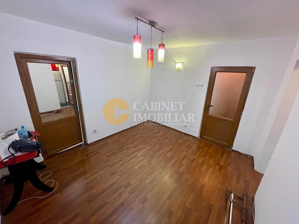 Apartament cu 3 camere - Etaj 1 - Bloc Fara Risc - Podu Ros - Poză 2