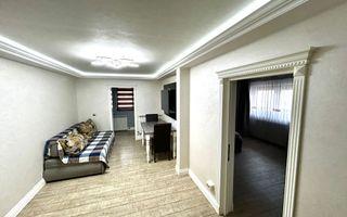 De vanzare apartament cu 3 camere, zona Piata Mare. - Poză 2