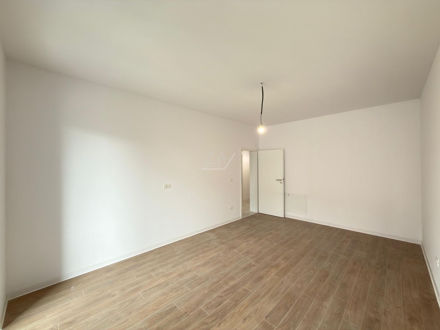 3 camere. Decomandat. Loc de parcare. - Poză 2