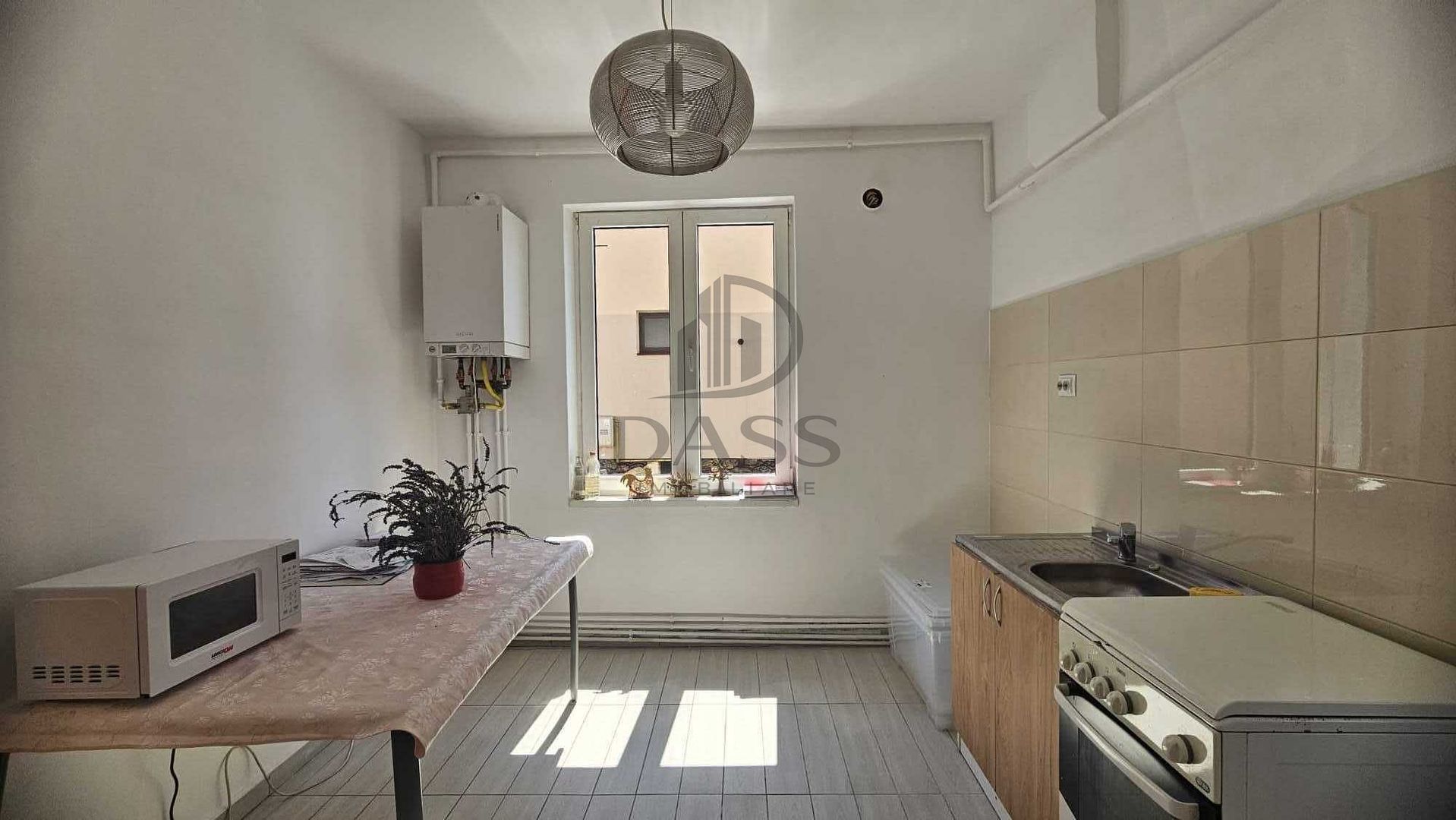 Casă individuală de închiriat – 4 camere, curte și terasă – Terezian - Poză 3