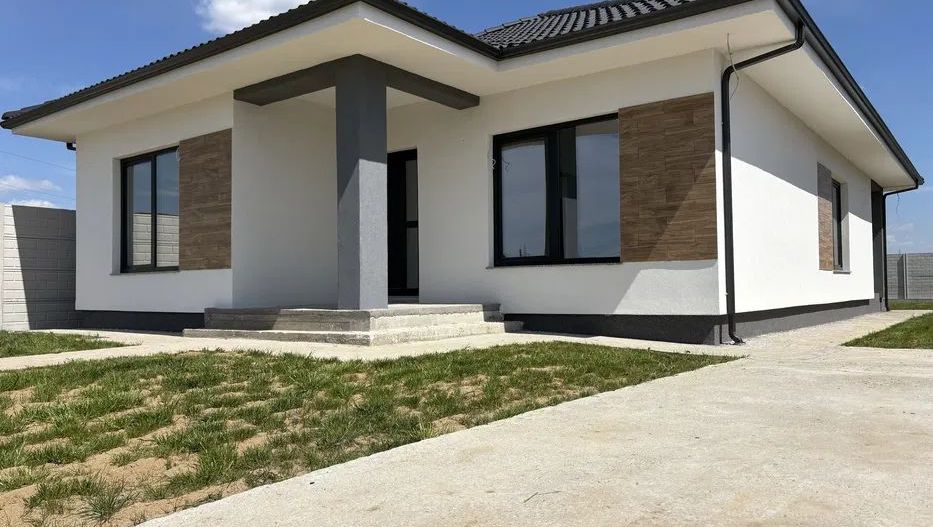 Casa noua cu fotovoltaice, parter 4 camere, Santandrei, Bihor, VANZARE - Poză 1