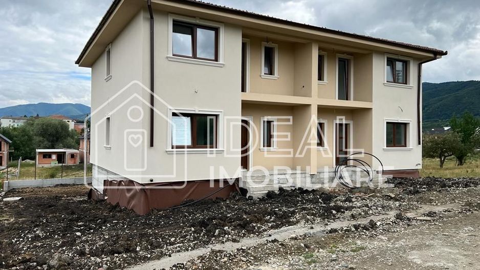 Casa Tip Duplex cu 4 camere si 366 mp teren, in Cisandie - Poză 5