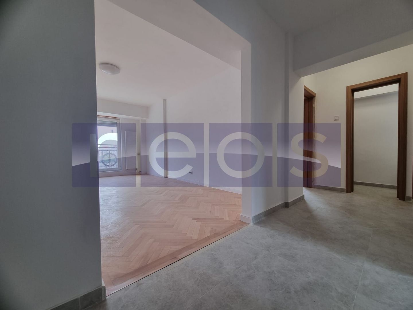 VANZARE 4 CAMERE DECOMANDAT -UNIRII - VEDERE FANTANI - 104mp - Poză 2